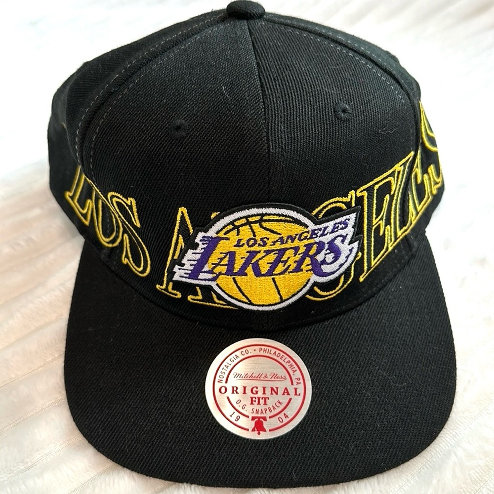 🆕 w/tags Los Angeles Lakers SnapBack